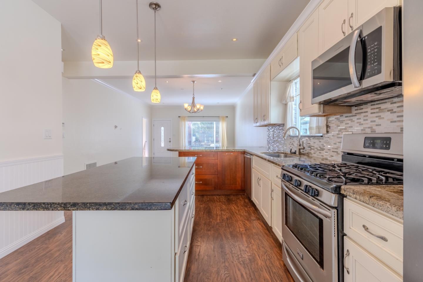 Detail Gallery Image 9 of 19 For 369 Pacific Ave, Pacifica,  CA 94044 - 2 Beds | 1 Baths