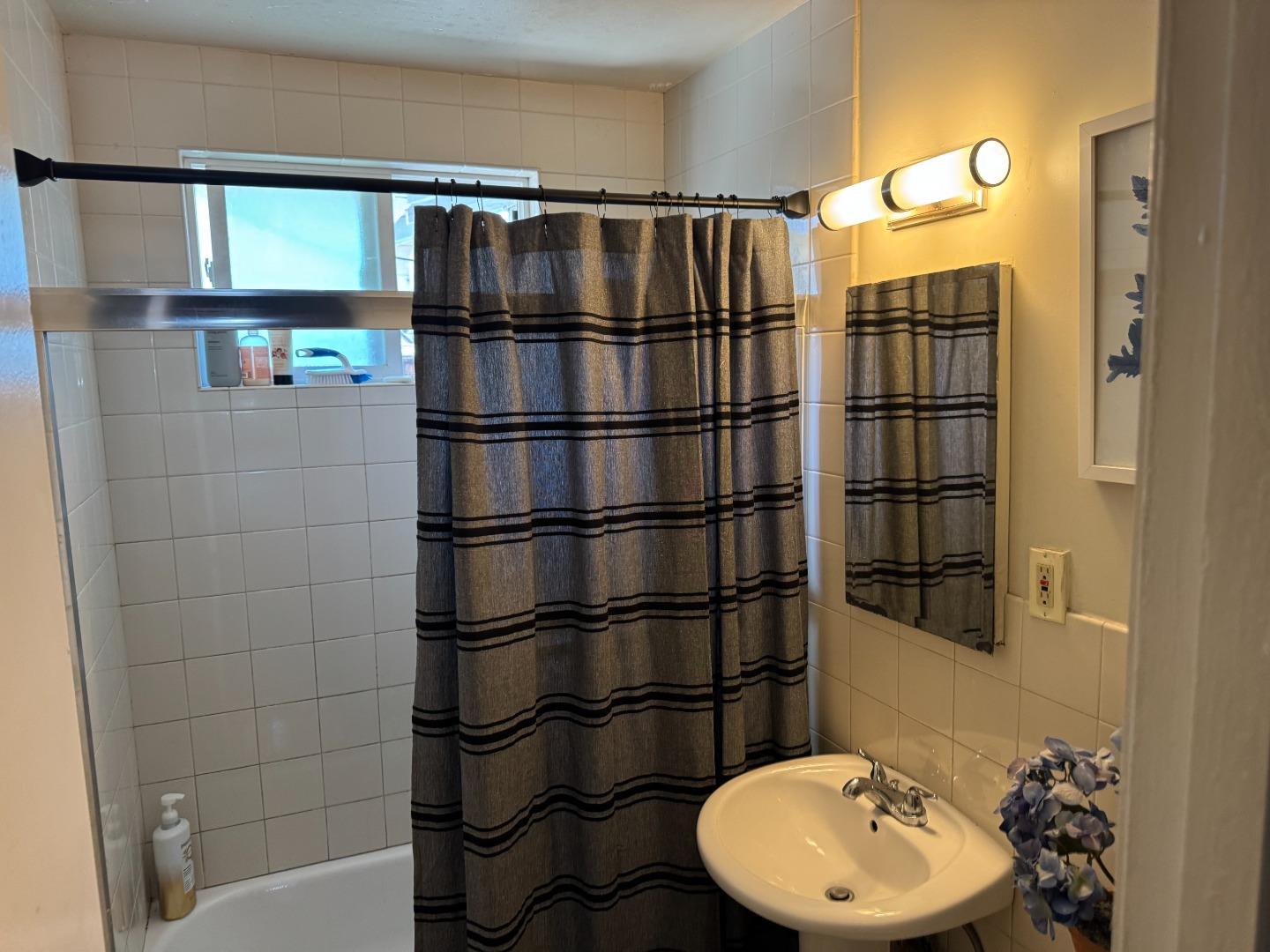 Detail Gallery Image 7 of 8 For 934 7th Ave, Redwood City,  CA 94063 - – Beds | – Baths