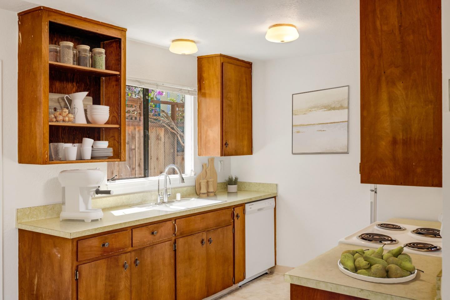 Detail Gallery Image 12 of 39 For 213 15th St, Pacific Grove,  CA 93950 - 3 Beds | 1/1 Baths