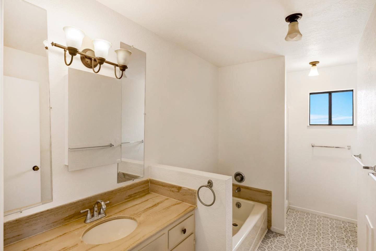 Detail Gallery Image 17 of 39 For 213 15th St, Pacific Grove,  CA 93950 - 3 Beds | 1/1 Baths