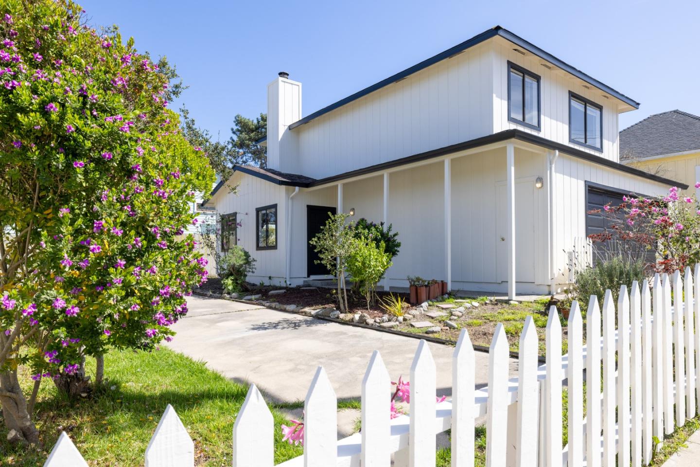 Detail Gallery Image 2 of 39 For 213 15th St, Pacific Grove,  CA 93950 - 3 Beds | 1/1 Baths