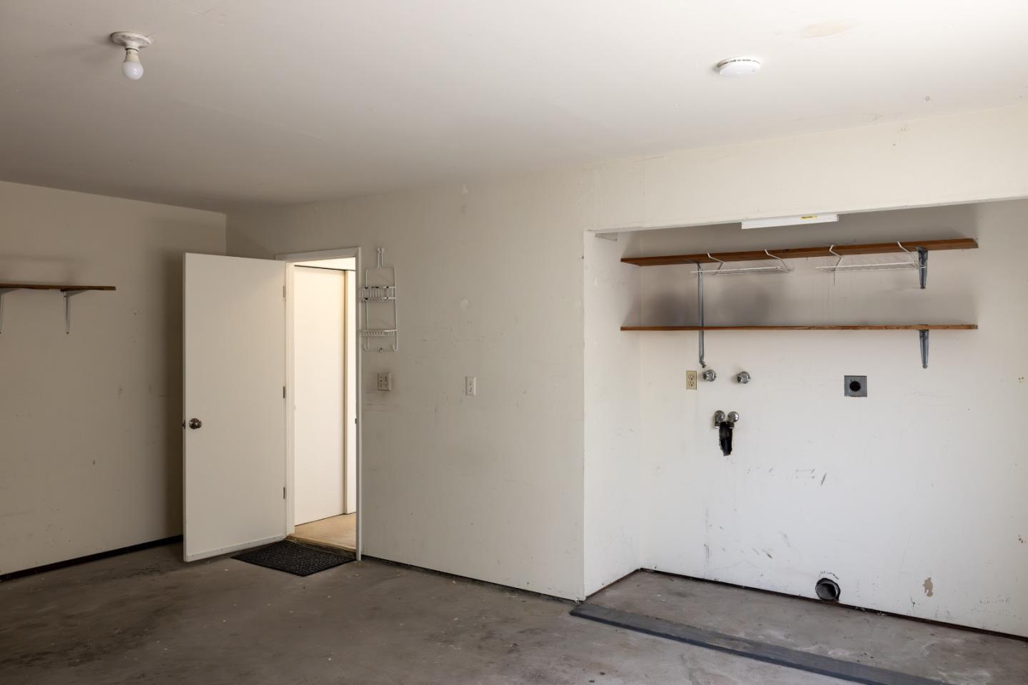 Detail Gallery Image 25 of 39 For 213 15th St, Pacific Grove,  CA 93950 - 3 Beds | 1/1 Baths
