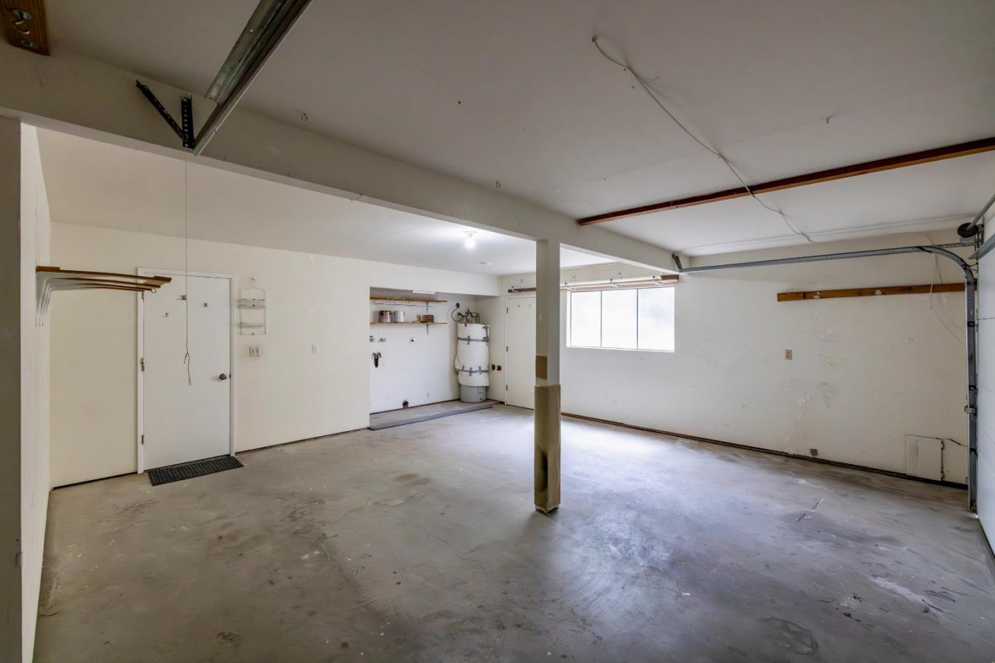 Detail Gallery Image 26 of 39 For 213 15th St, Pacific Grove,  CA 93950 - 3 Beds | 1/1 Baths