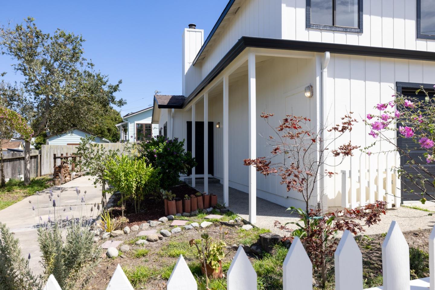 Detail Gallery Image 28 of 39 For 213 15th St, Pacific Grove,  CA 93950 - 3 Beds | 1/1 Baths