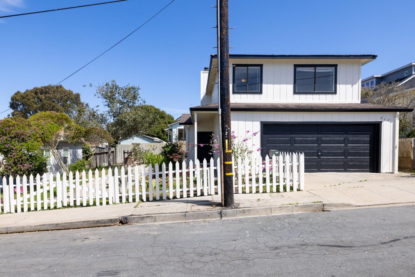 Detail Gallery Image 31 of 39 For 213 15th St, Pacific Grove,  CA 93950 - 3 Beds | 1/1 Baths