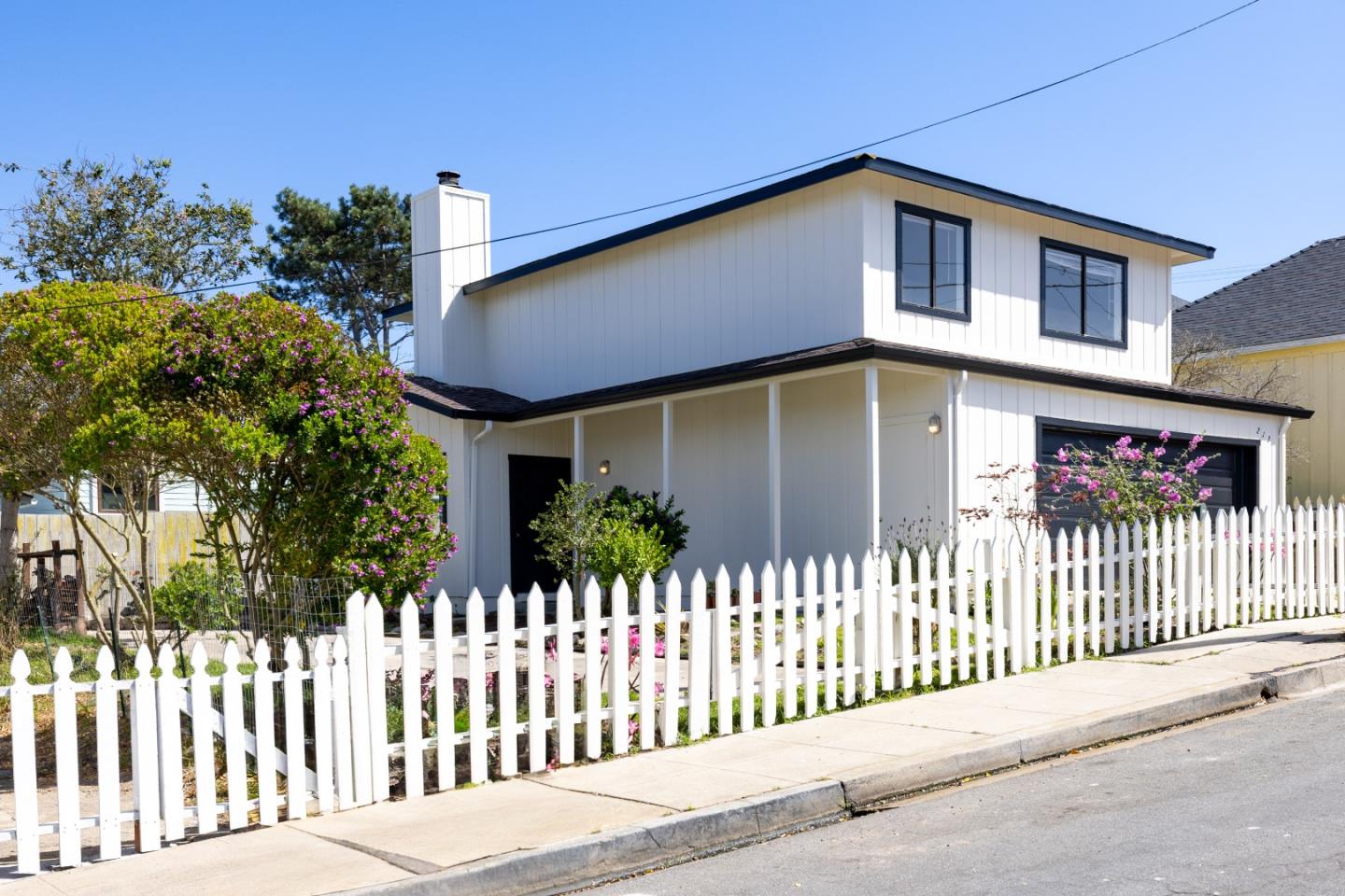 Detail Gallery Image 32 of 39 For 213 15th St, Pacific Grove,  CA 93950 - 3 Beds | 1/1 Baths