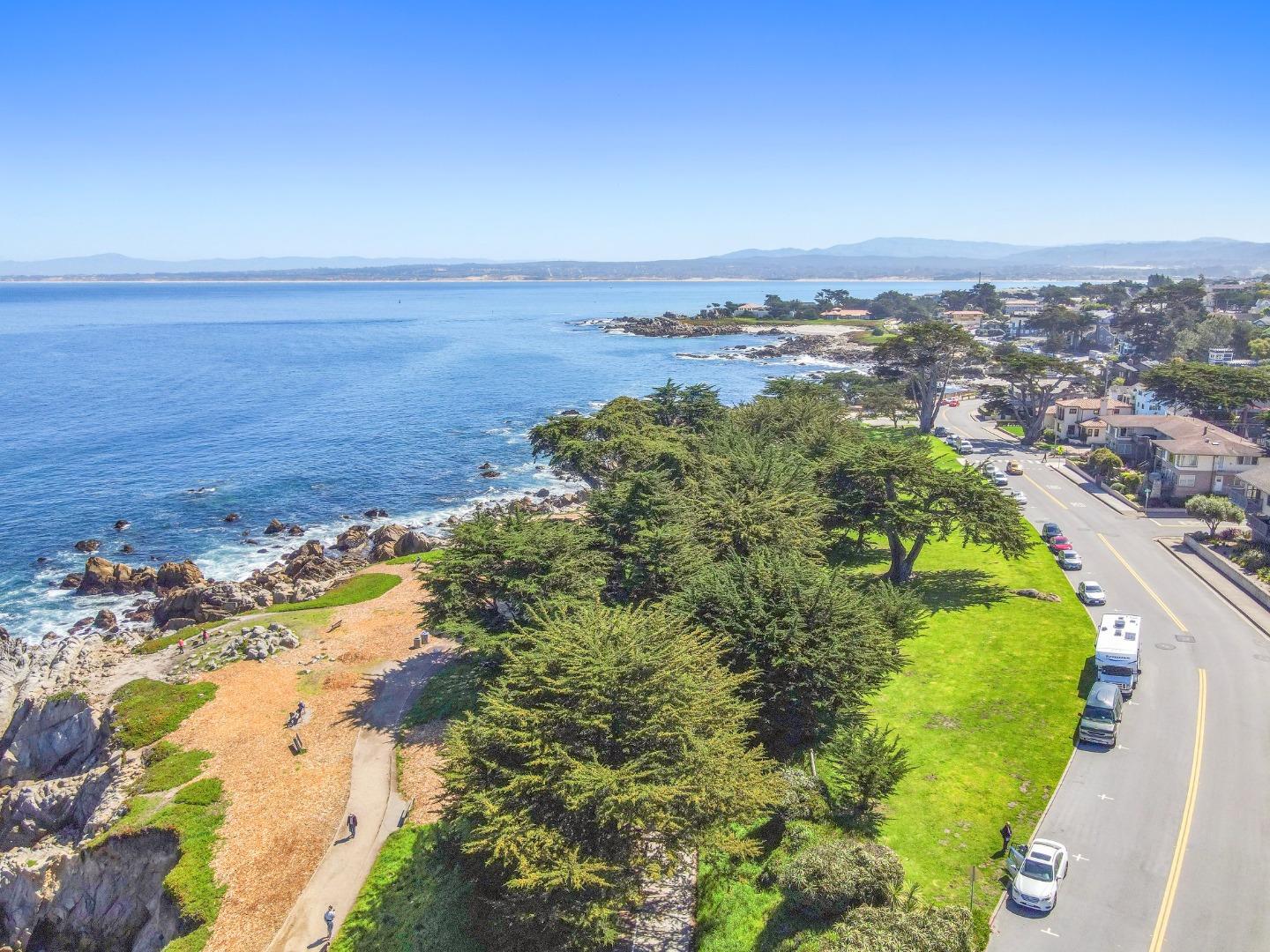 Detail Gallery Image 37 of 39 For 213 15th St, Pacific Grove,  CA 93950 - 3 Beds | 1/1 Baths