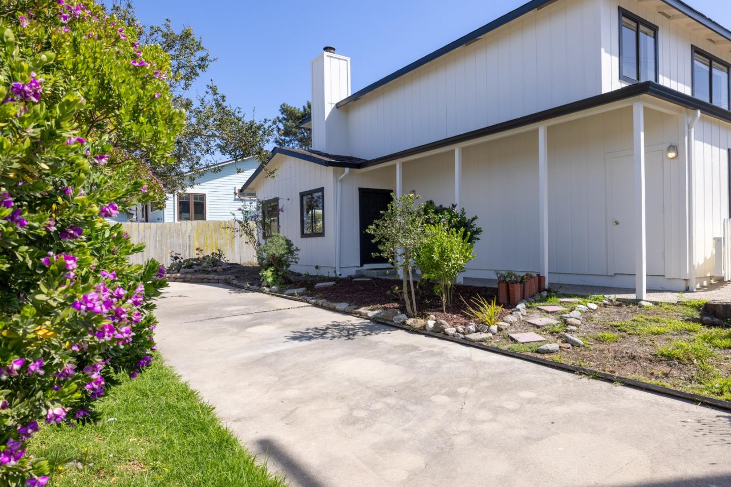 Detail Gallery Image 4 of 39 For 213 15th St, Pacific Grove,  CA 93950 - 3 Beds | 1/1 Baths