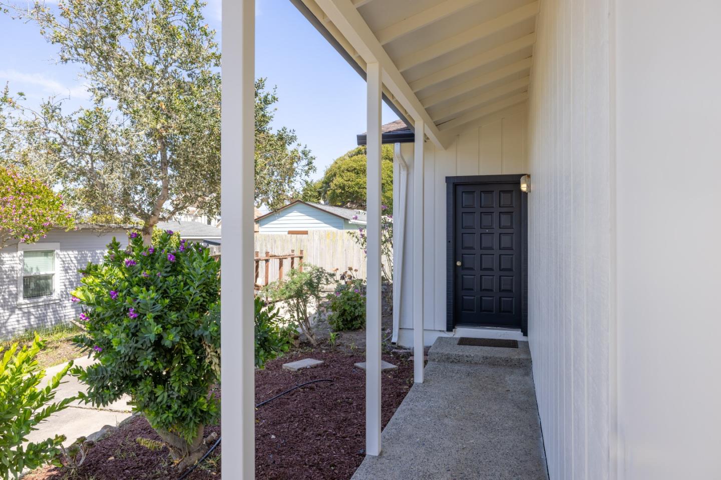 Detail Gallery Image 6 of 39 For 213 15th St, Pacific Grove,  CA 93950 - 3 Beds | 1/1 Baths