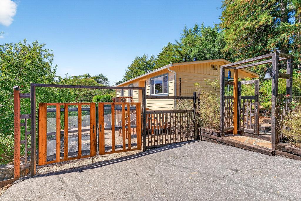 Detail Gallery Image 5 of 54 For 425 Eagle Rd, Scotts Valley,  CA 95066 - 3 Beds | 2 Baths