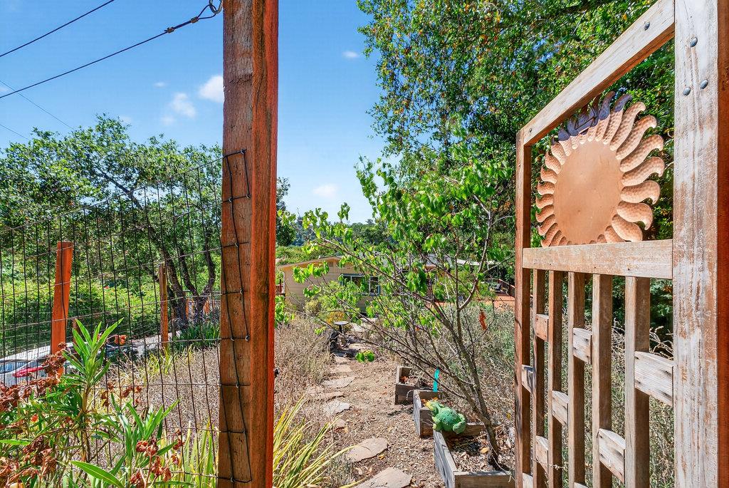 Detail Gallery Image 9 of 54 For 425 Eagle Rd, Scotts Valley,  CA 95066 - 3 Beds | 2 Baths