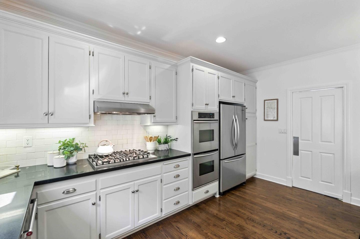 Detail Gallery Image 14 of 55 For 2235 Carmelita Dr, San Carlos,  CA 94070 - 4 Beds | 3/1 Baths