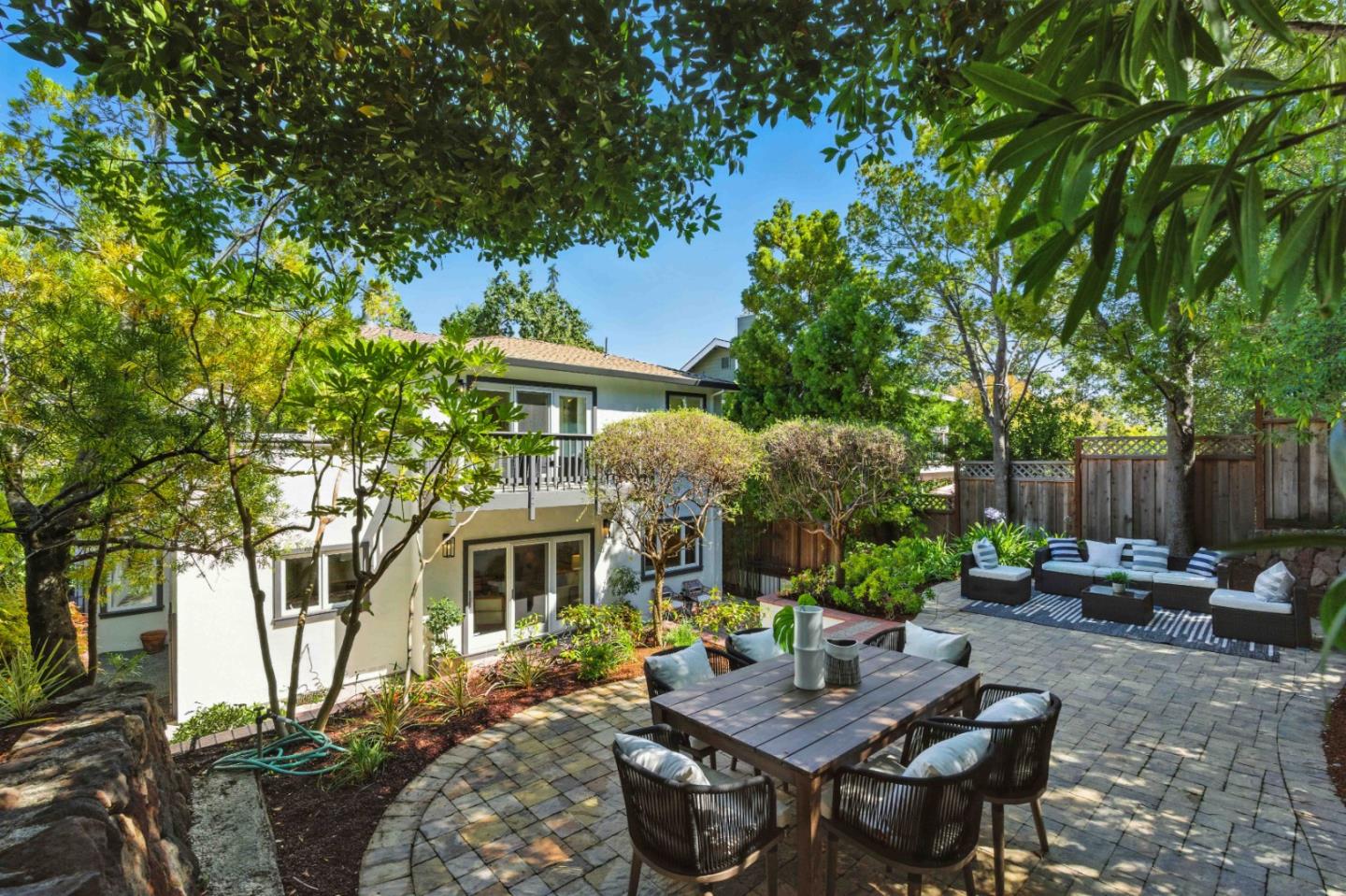 Detail Gallery Image 15 of 55 For 2235 Carmelita Dr, San Carlos,  CA 94070 - 4 Beds | 3/1 Baths