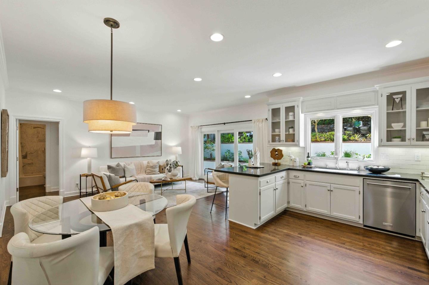 Detail Gallery Image 16 of 55 For 2235 Carmelita Dr, San Carlos,  CA 94070 - 4 Beds | 3/1 Baths