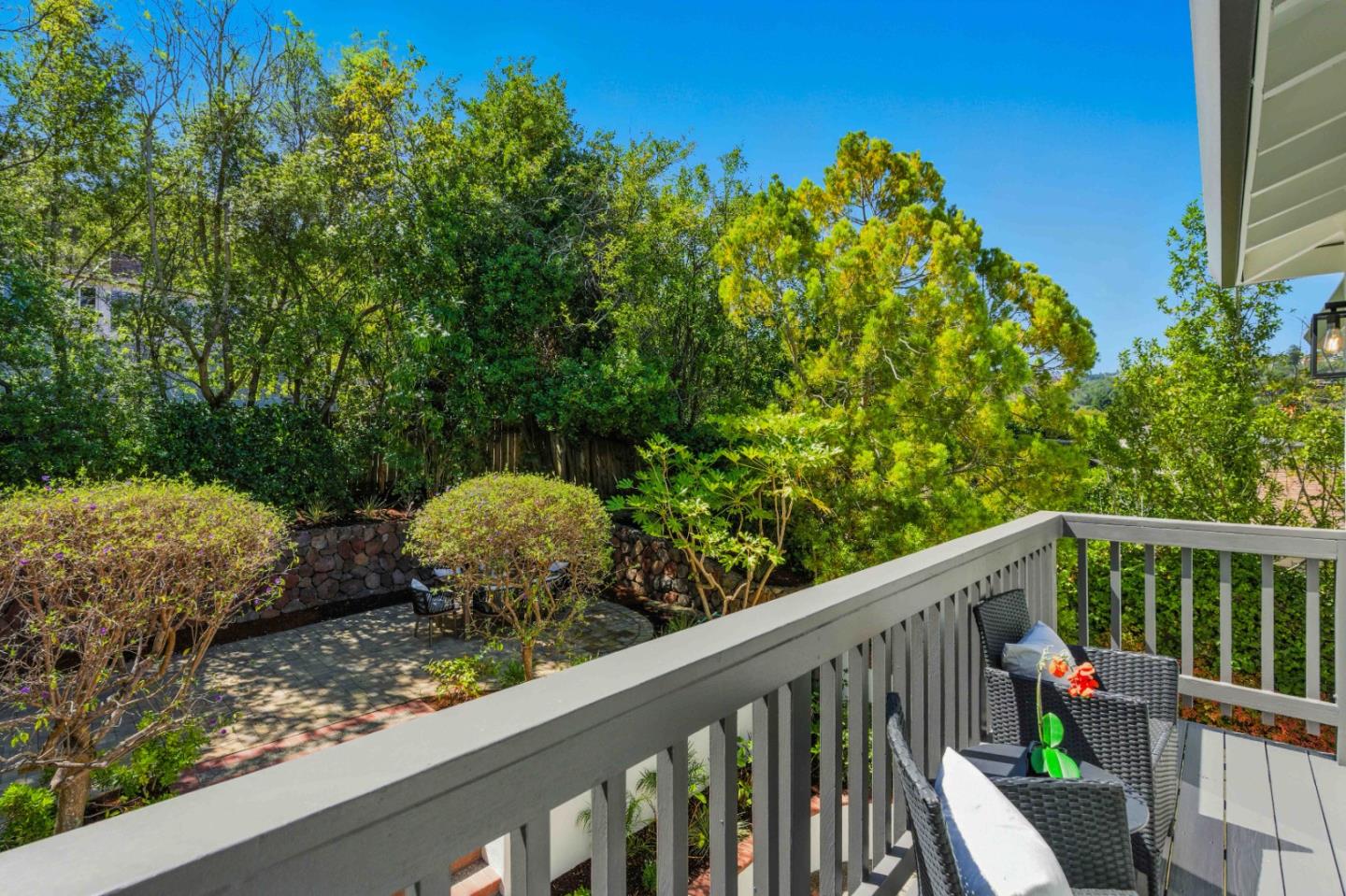 Detail Gallery Image 27 of 55 For 2235 Carmelita Dr, San Carlos,  CA 94070 - 4 Beds | 3/1 Baths