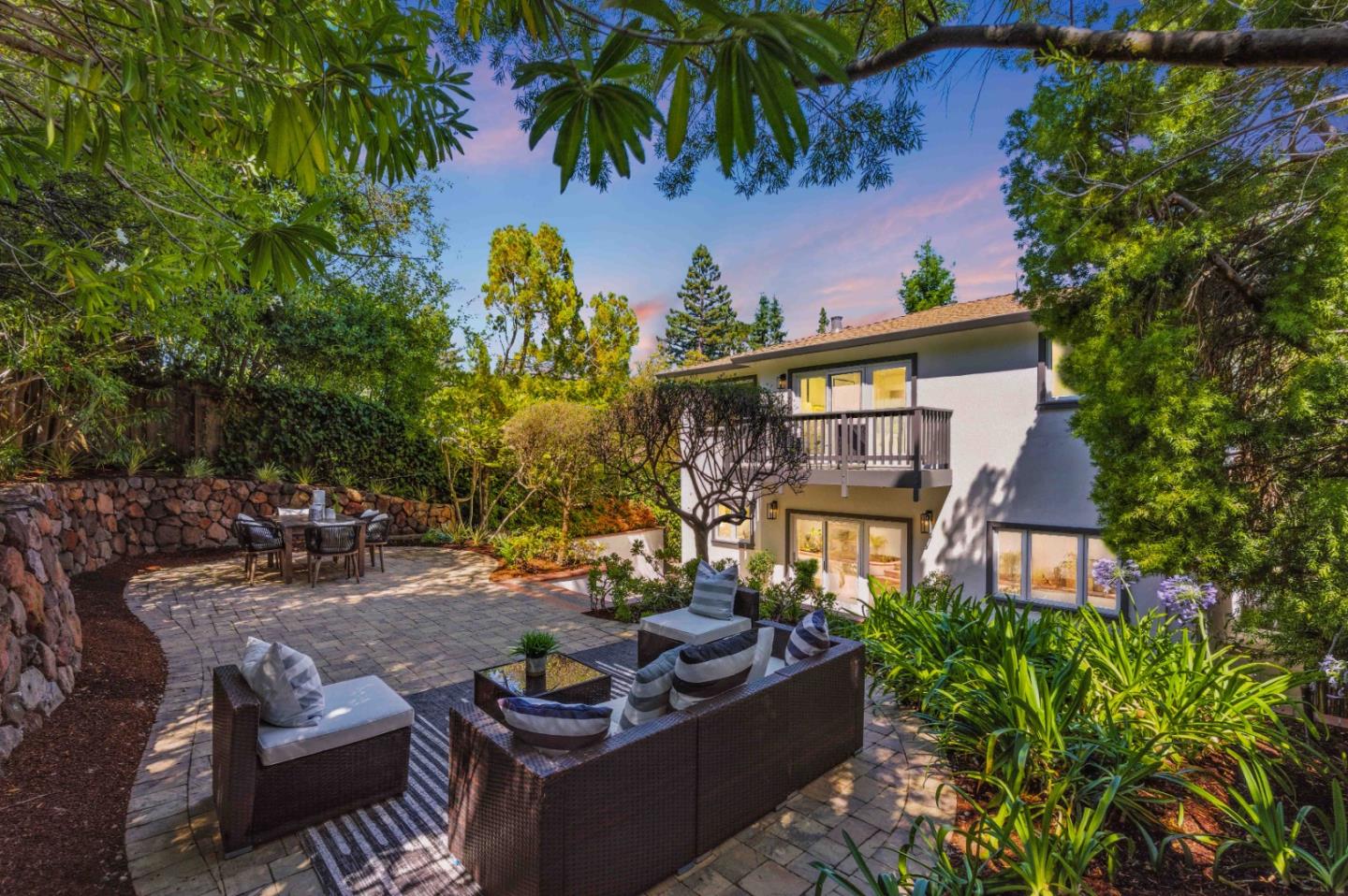 Detail Gallery Image 3 of 55 For 2235 Carmelita Dr, San Carlos,  CA 94070 - 4 Beds | 3/1 Baths