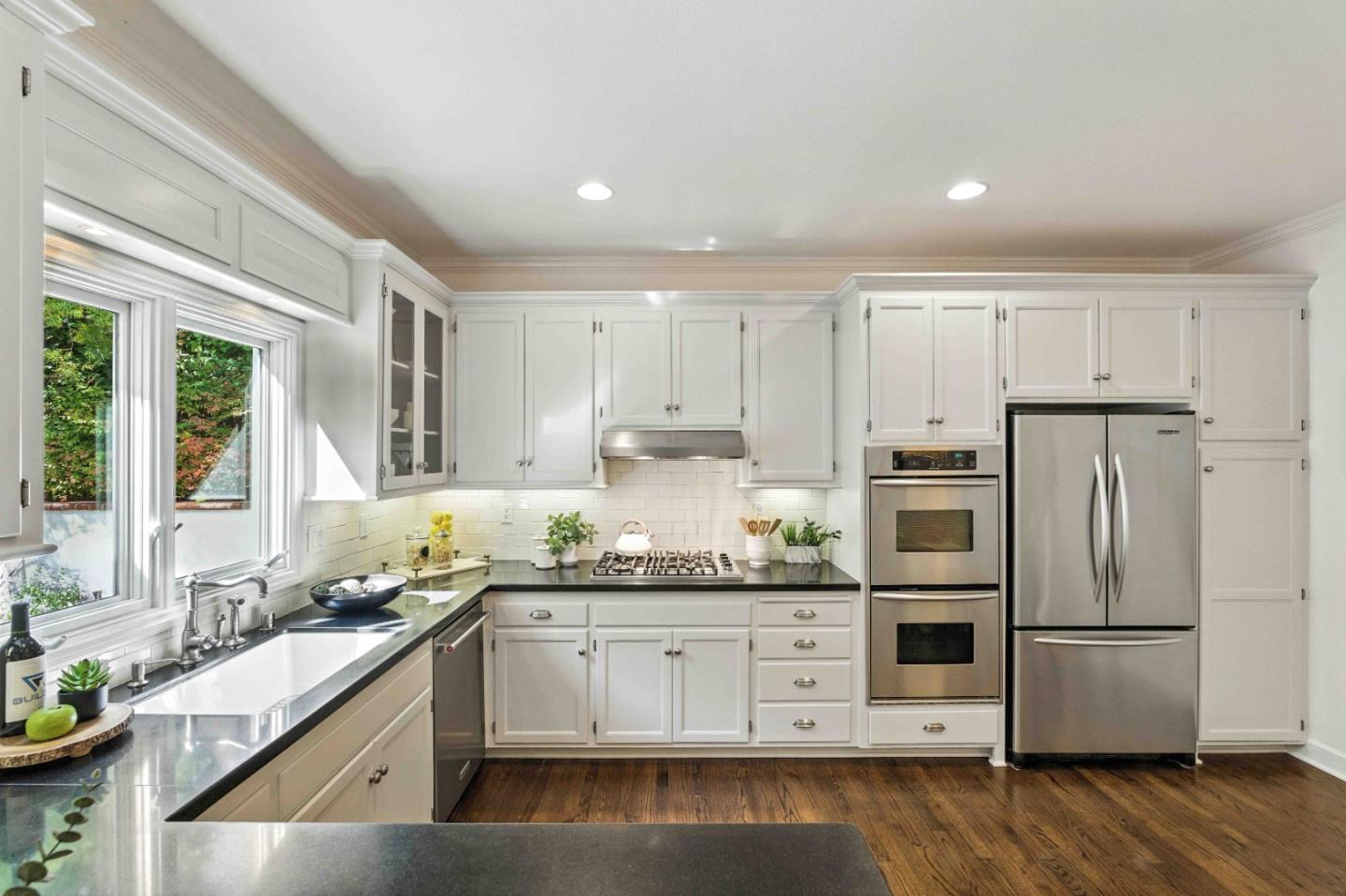 Detail Gallery Image 9 of 55 For 2235 Carmelita Dr, San Carlos,  CA 94070 - 4 Beds | 3/1 Baths