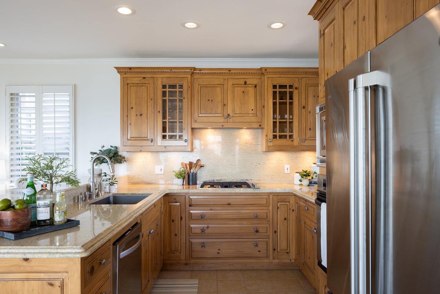Detail Gallery Image 12 of 32 For 4840 Cliff Dr, Capitola,  CA 95010 - 2 Beds | 2 Baths
