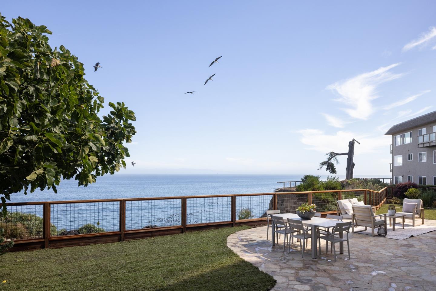 Detail Gallery Image 25 of 32 For 4840 Cliff Dr, Capitola,  CA 95010 - 2 Beds | 2 Baths