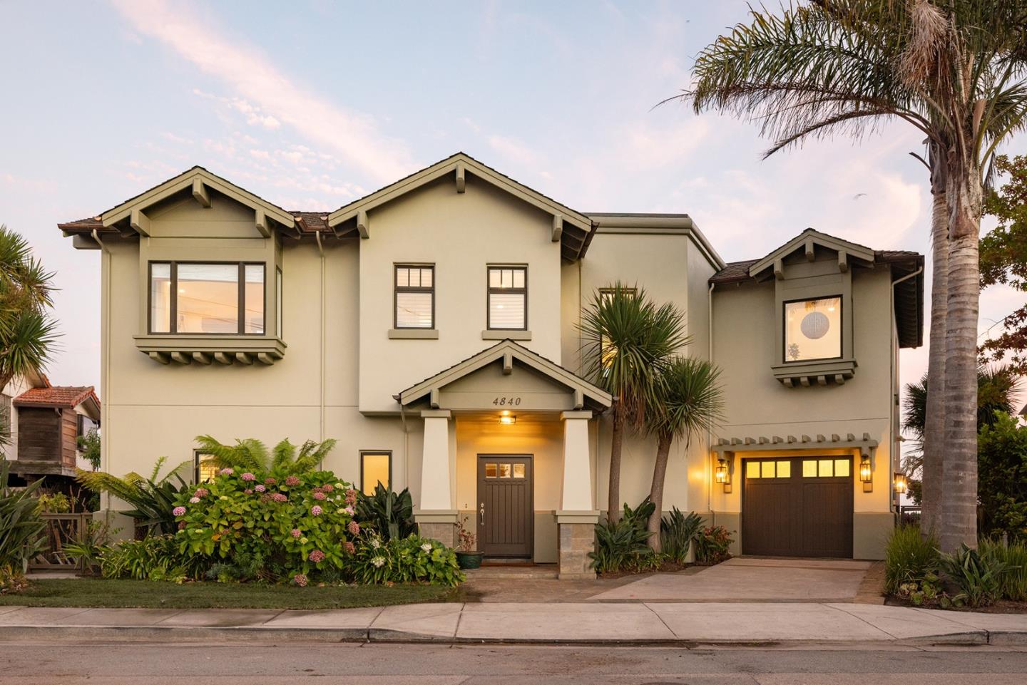 Detail Gallery Image 5 of 32 For 4840 Cliff Dr, Capitola,  CA 95010 - 2 Beds | 2 Baths