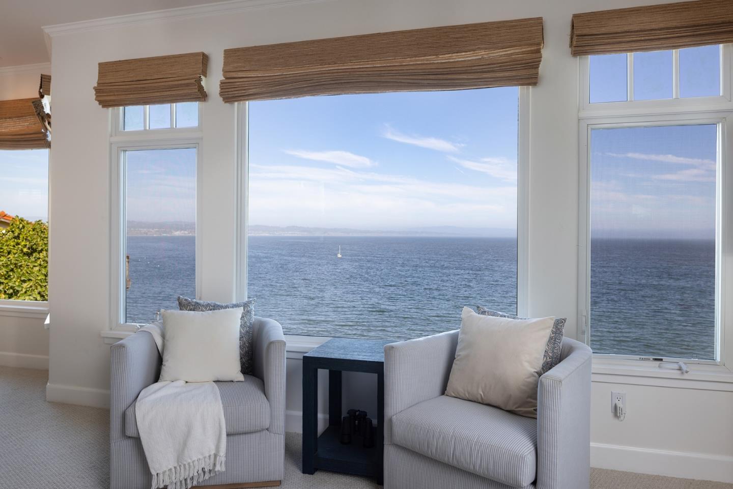 Detail Gallery Image 7 of 32 For 4840 Cliff Dr, Capitola,  CA 95010 - 2 Beds | 2 Baths