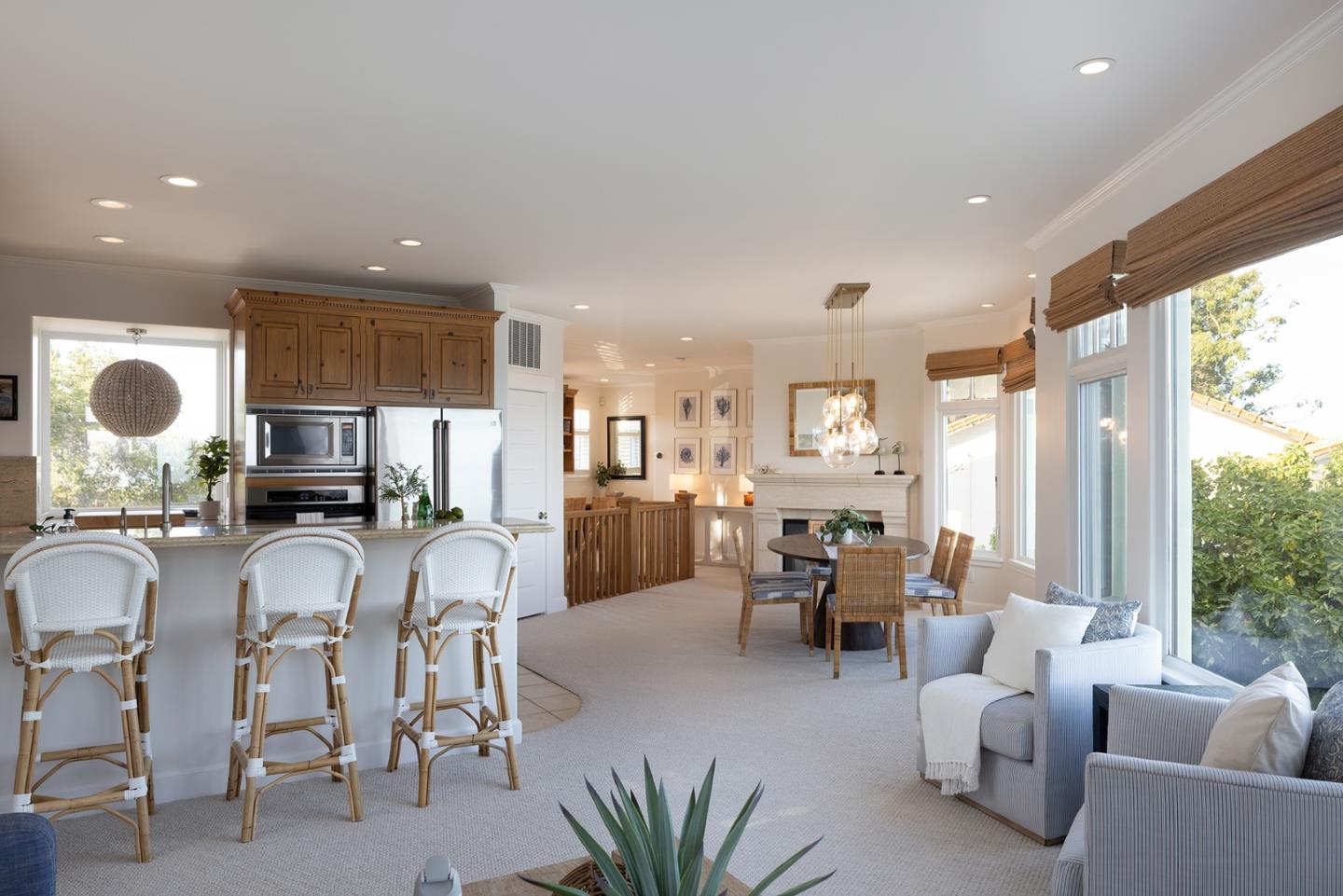 Detail Gallery Image 9 of 32 For 4840 Cliff Dr, Capitola,  CA 95010 - 2 Beds | 2 Baths