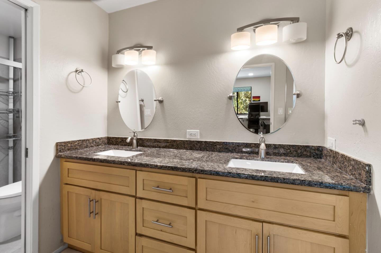 Detail Gallery Image 12 of 17 For 14355 Saratoga Ave #B,  Saratoga,  CA 95070 - 3 Beds | 2 Baths