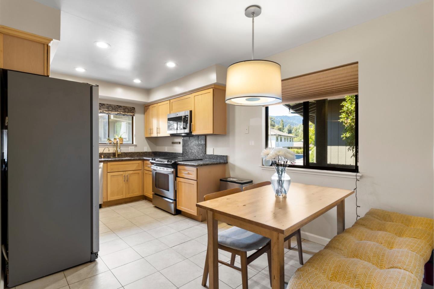 Detail Gallery Image 4 of 17 For 14355 Saratoga Ave #B,  Saratoga,  CA 95070 - 3 Beds | 2 Baths