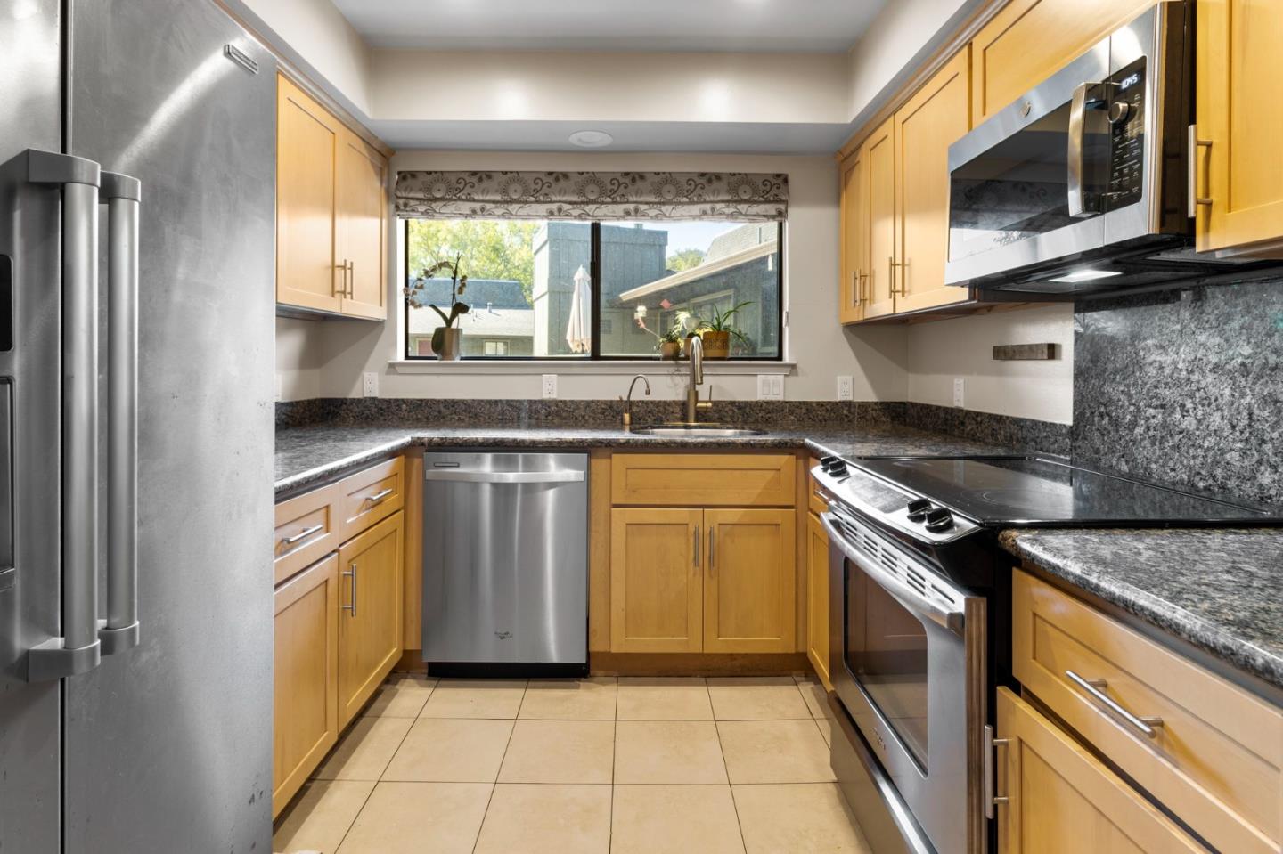 Detail Gallery Image 5 of 17 For 14355 Saratoga Ave #B,  Saratoga,  CA 95070 - 3 Beds | 2 Baths