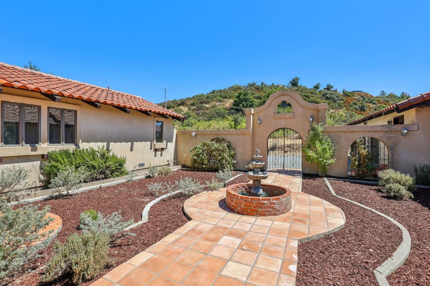 Detail Gallery Image 6 of 30 For 16420 Soda Springs Rd, Los Gatos,  CA 95033 - 5 Beds | 2/1 Baths