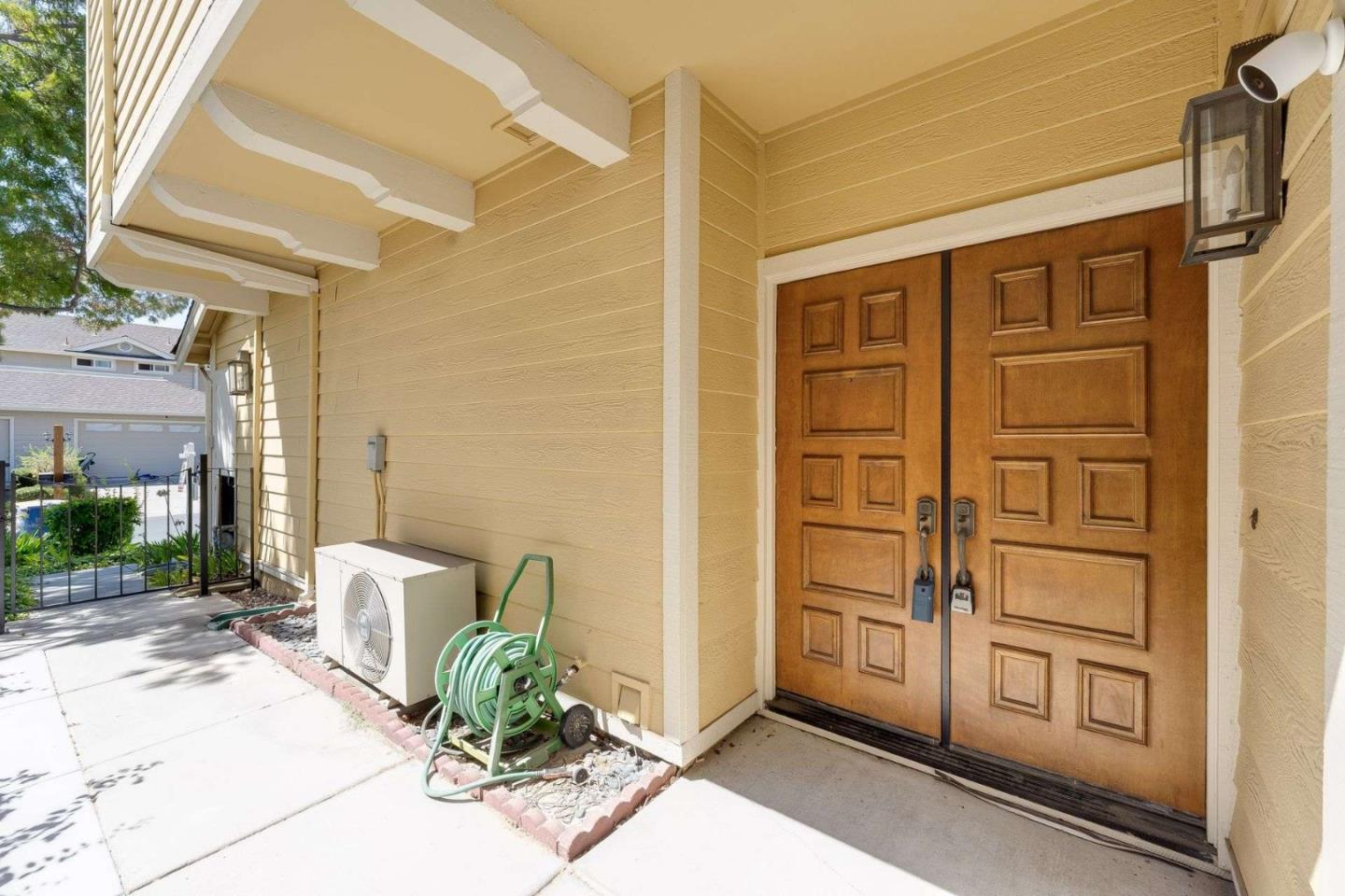 Detail Gallery Image 4 of 38 For 722 Jennifer Way, Milpitas,  CA 95035 - 4 Beds | 2/1 Baths