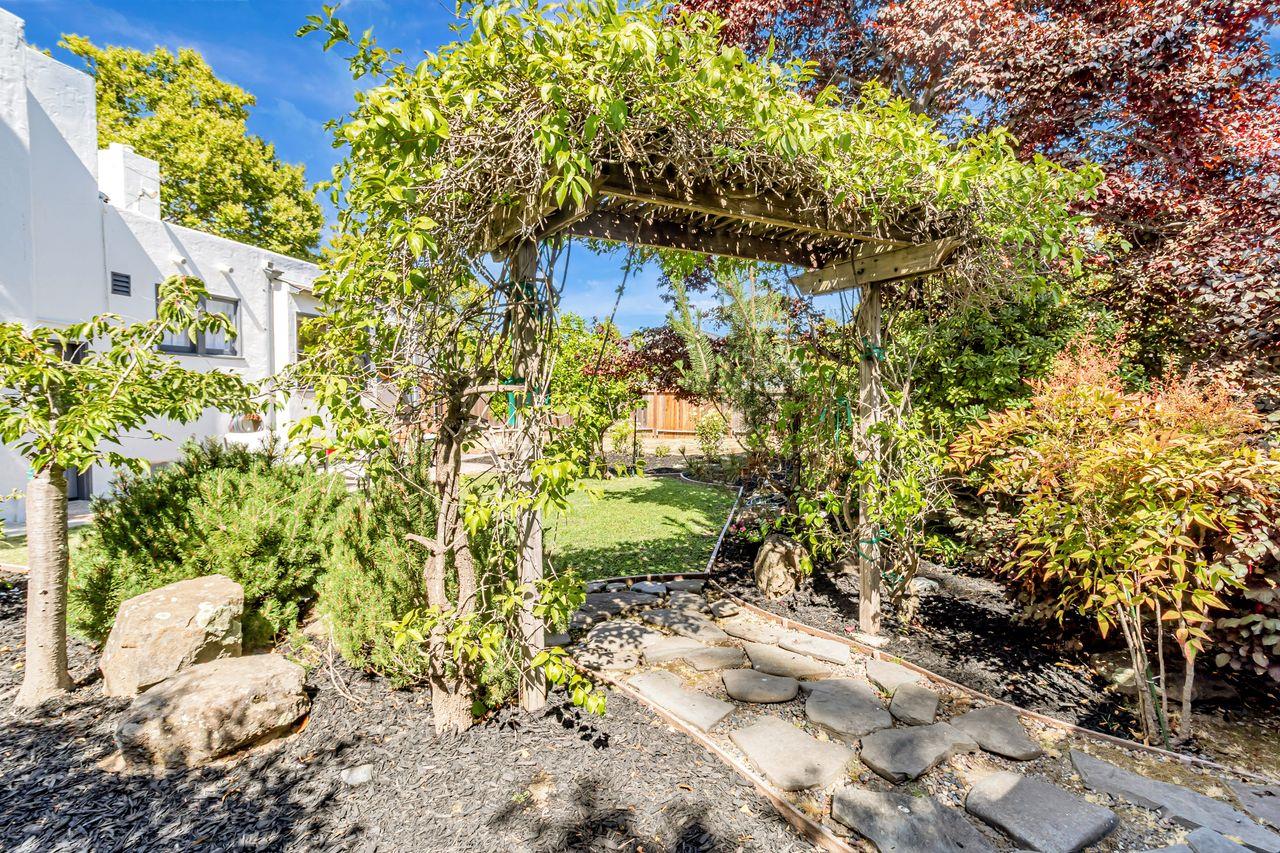 Detail Gallery Image 32 of 53 For 247 Delmar Way, San Mateo,  CA 94403 - 2 Beds | 1/1 Baths