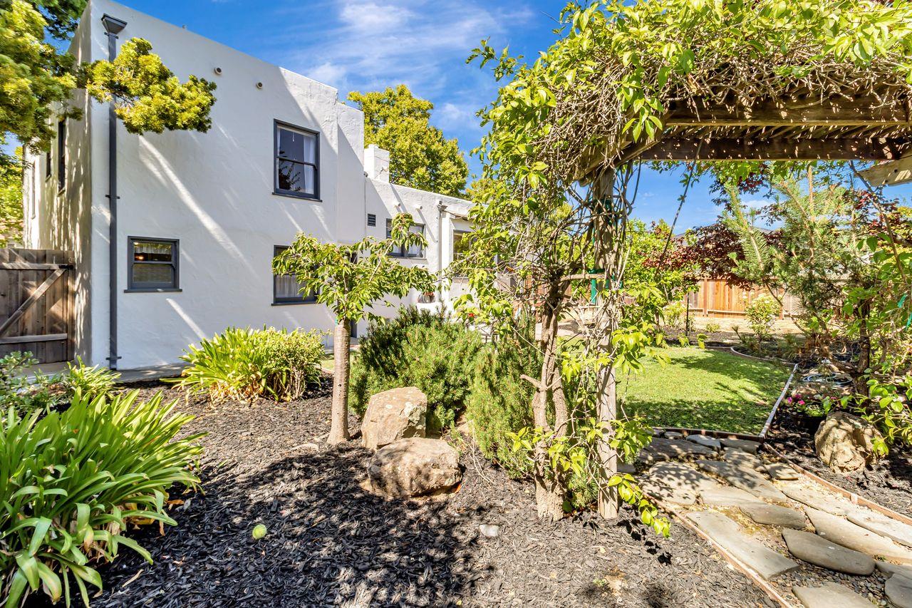 Detail Gallery Image 34 of 53 For 247 Delmar Way, San Mateo,  CA 94403 - 2 Beds | 1/1 Baths