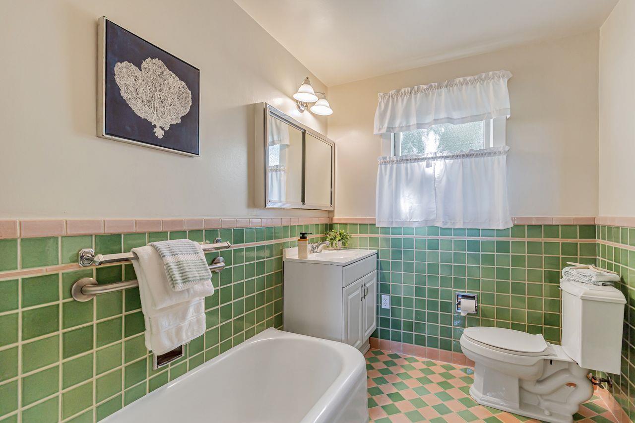 Detail Gallery Image 9 of 53 For 247 Delmar Way, San Mateo,  CA 94403 - 2 Beds | 1/1 Baths