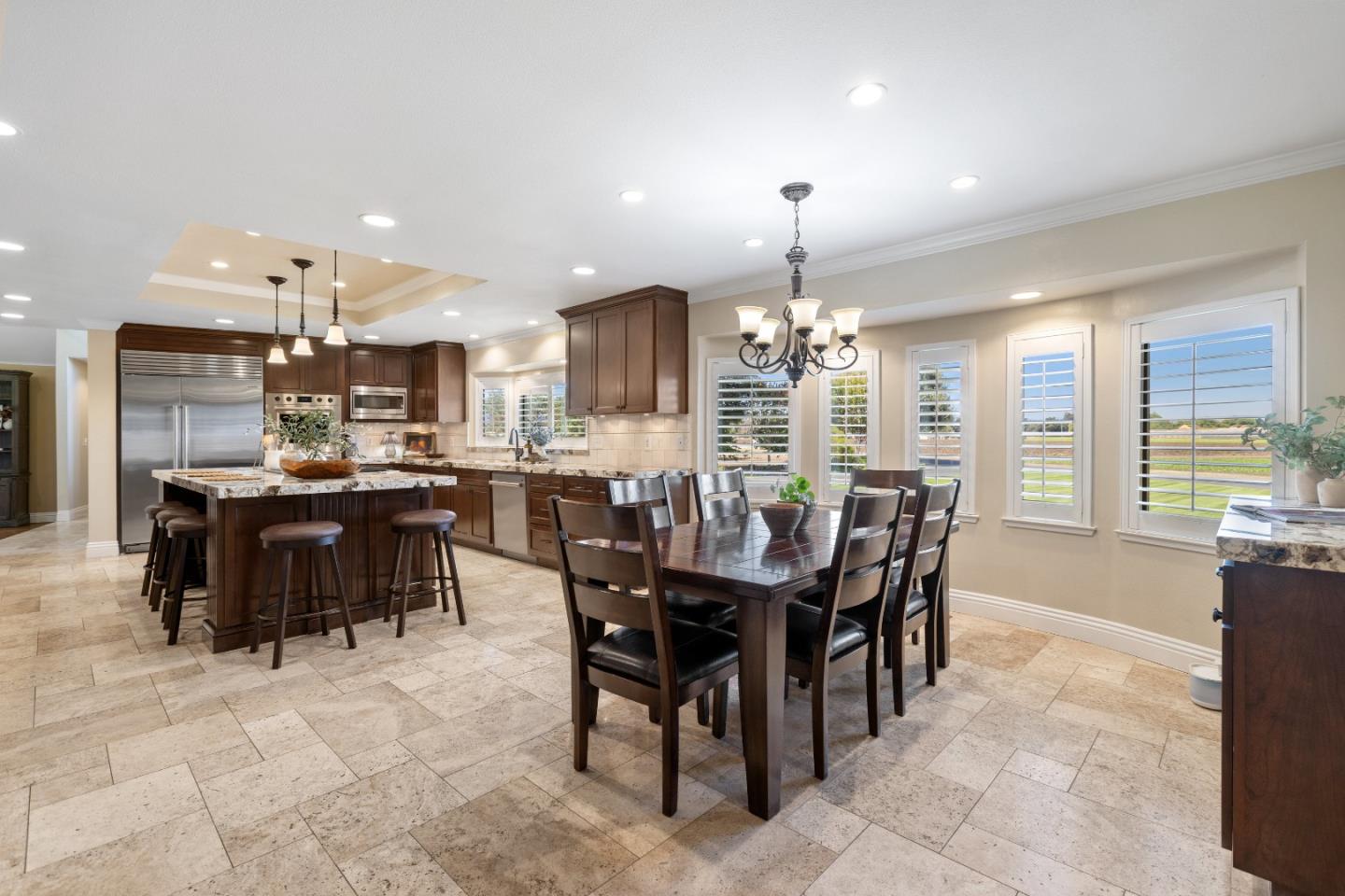 Detail Gallery Image 11 of 59 For 7096 Holsclaw Rd, Gilroy,  CA 95020 - 4 Beds | 3/1 Baths