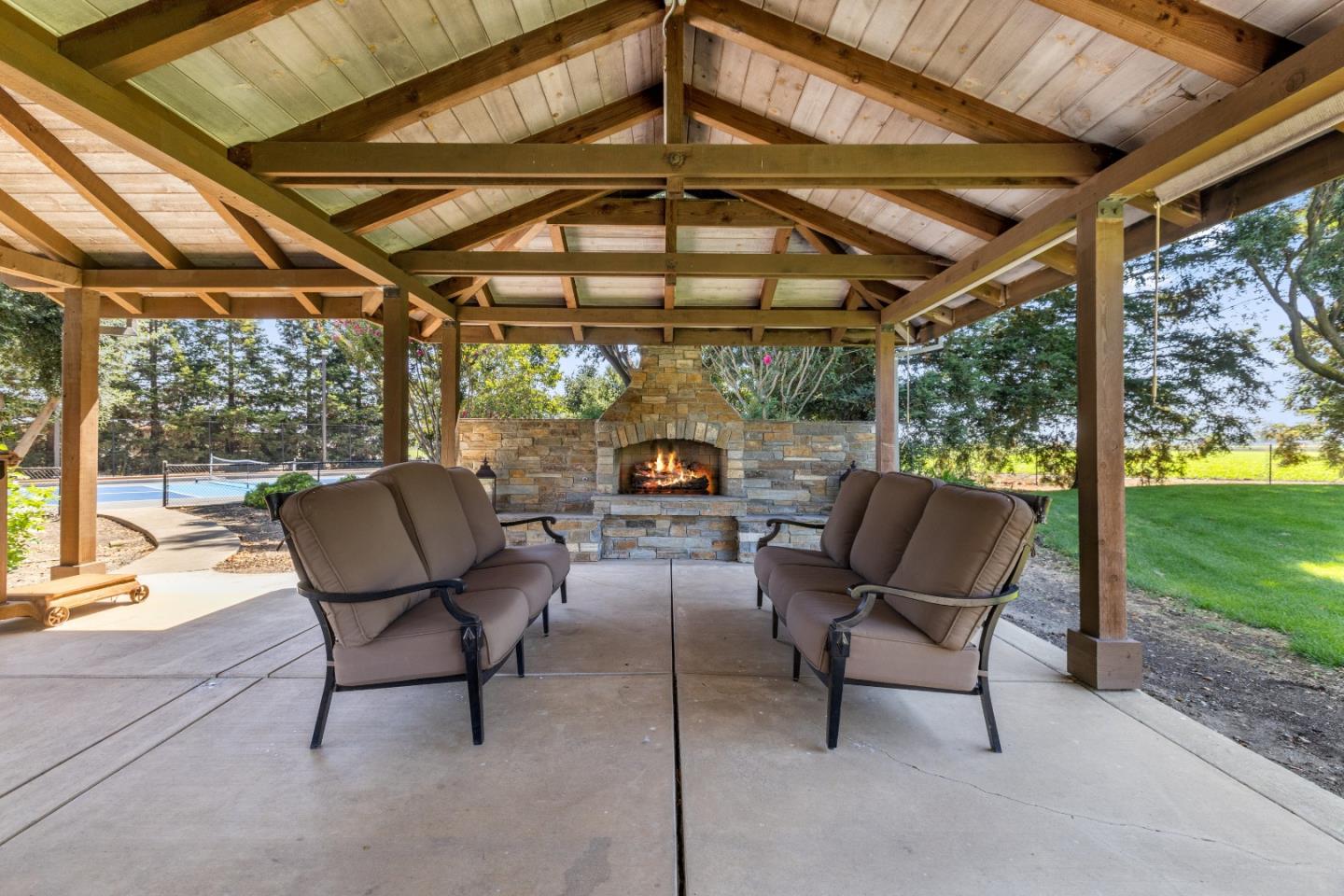 Detail Gallery Image 37 of 59 For 7096 Holsclaw Rd, Gilroy,  CA 95020 - 4 Beds | 3/1 Baths
