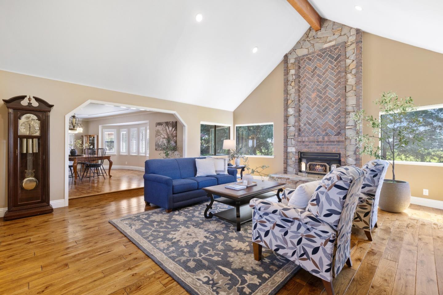 Detail Gallery Image 6 of 59 For 7096 Holsclaw Rd, Gilroy,  CA 95020 - 4 Beds | 3/1 Baths