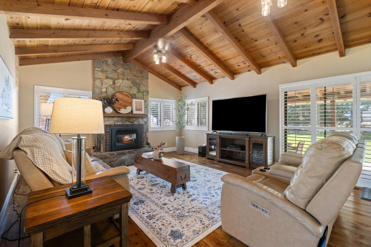 Detail Gallery Image 9 of 59 For 7096 Holsclaw Rd, Gilroy,  CA 95020 - 4 Beds | 3/1 Baths