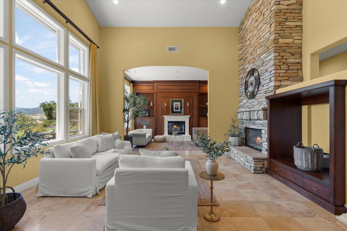 Detail Gallery Image 21 of 62 For 2330 Stonecress St, Gilroy,  CA 95020 - 5 Beds | 4 Baths