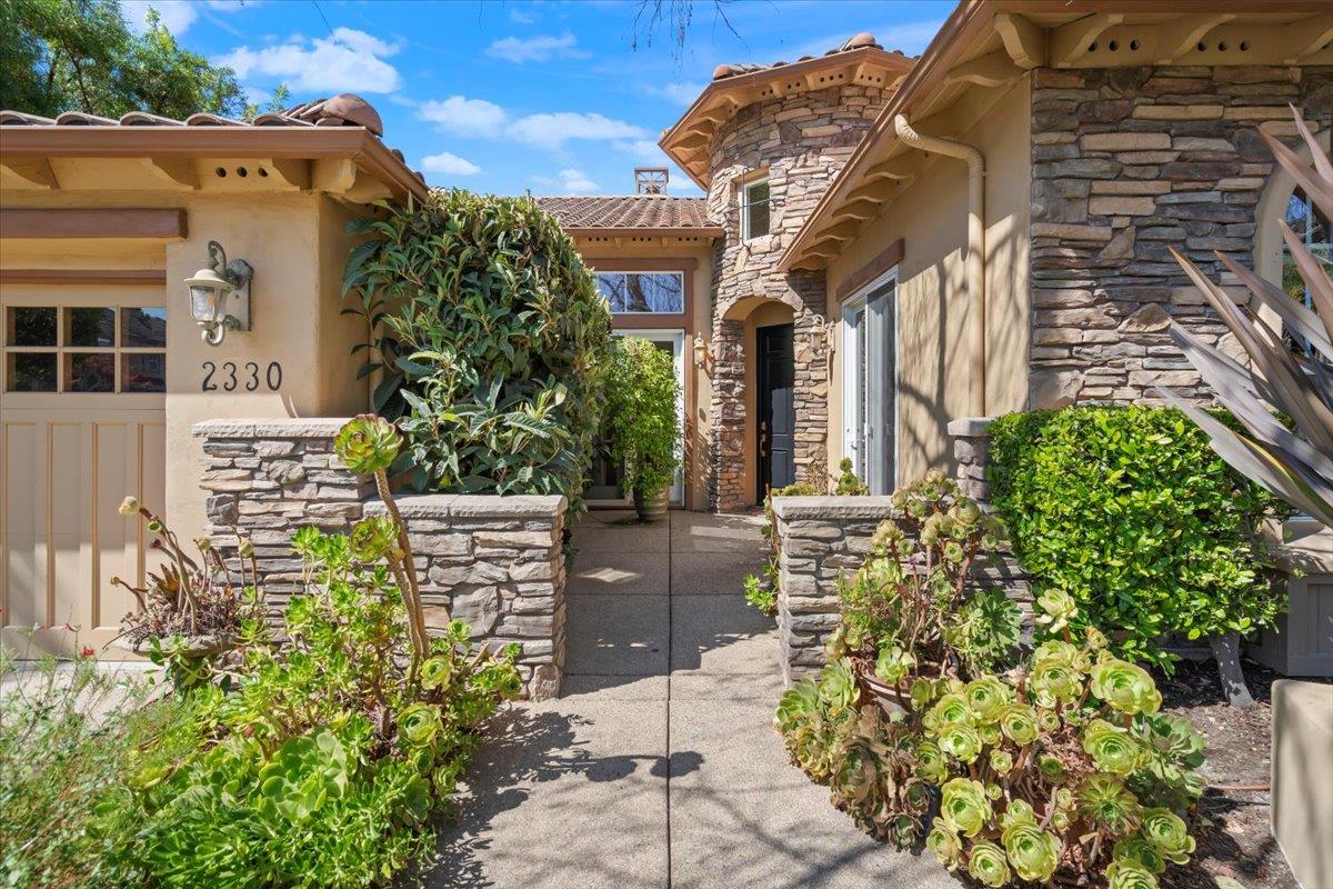 Detail Gallery Image 5 of 62 For 2330 Stonecress St, Gilroy,  CA 95020 - 5 Beds | 4 Baths