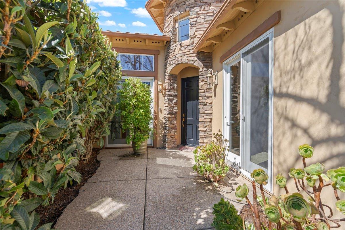 Detail Gallery Image 6 of 62 For 2330 Stonecress St, Gilroy,  CA 95020 - 5 Beds | 4 Baths