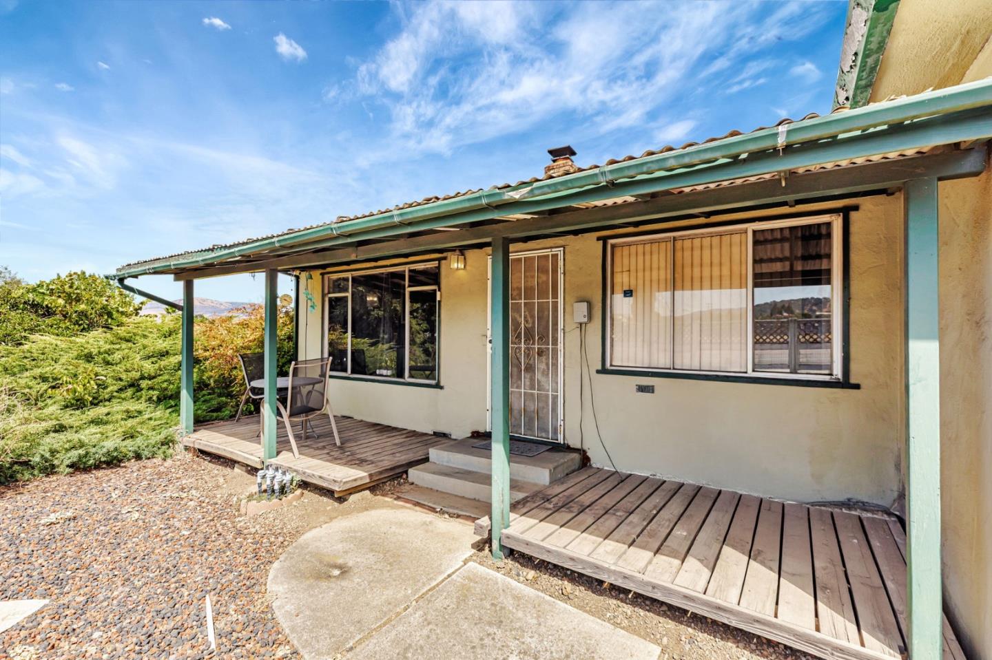 Detail Gallery Image 4 of 28 For 9650 Santa Teresa Blvd, Gilroy,  CA 95020 - 2 Beds | 1 Baths