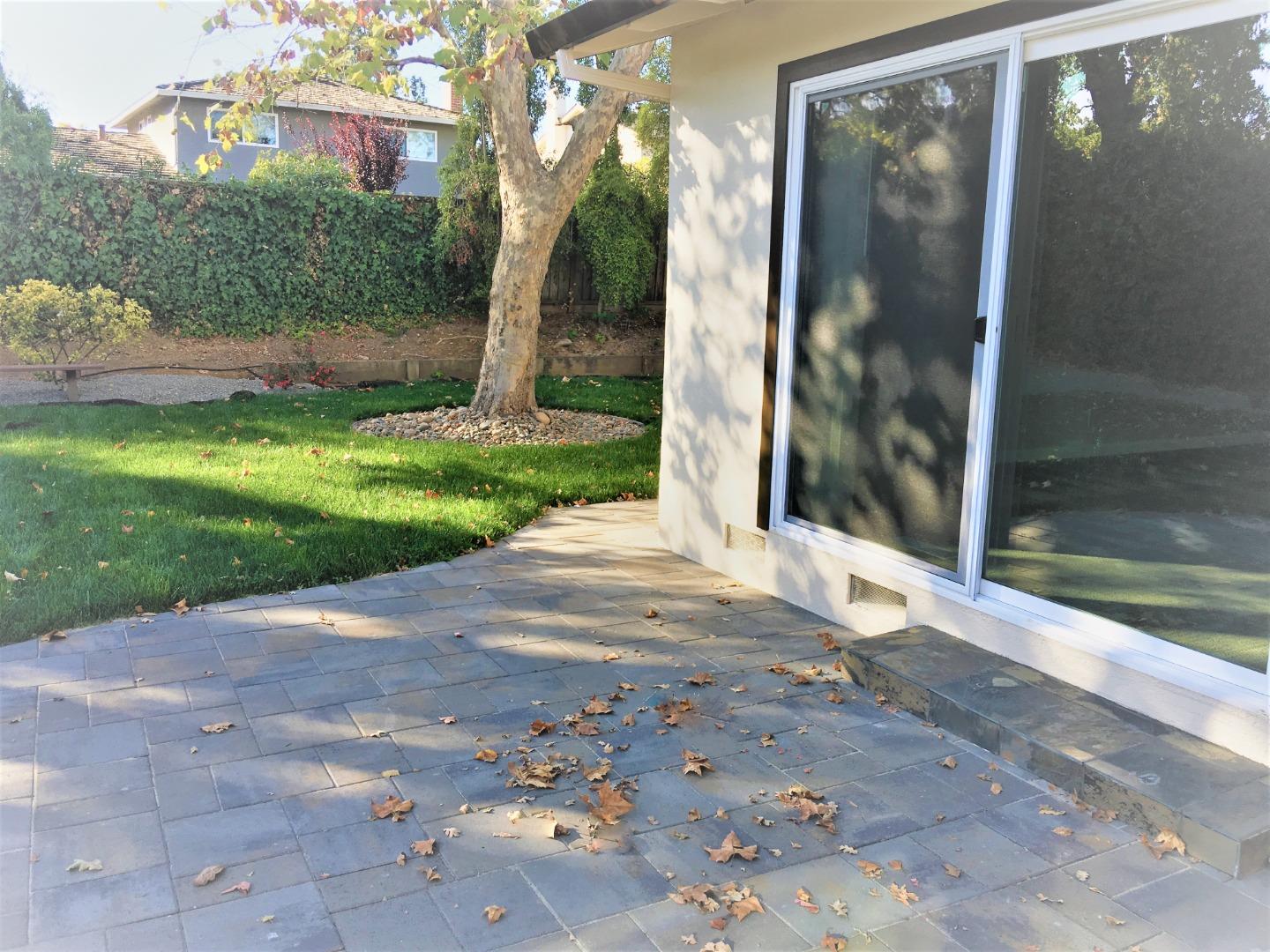 Detail Gallery Image 13 of 16 For 10891 Santa Teresa Dr, Cupertino,  CA 95014 - 3 Beds | 2 Baths