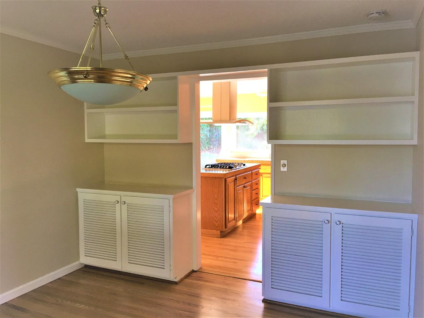 Detail Gallery Image 5 of 16 For 10891 Santa Teresa Dr, Cupertino,  CA 95014 - 3 Beds | 2 Baths