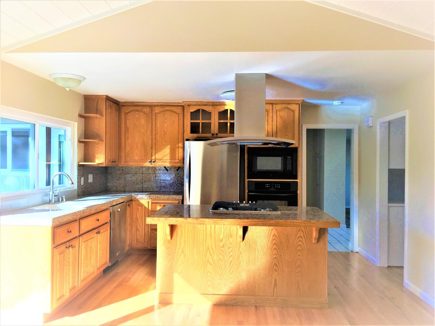 Detail Gallery Image 6 of 16 For 10891 Santa Teresa Dr, Cupertino,  CA 95014 - 3 Beds | 2 Baths