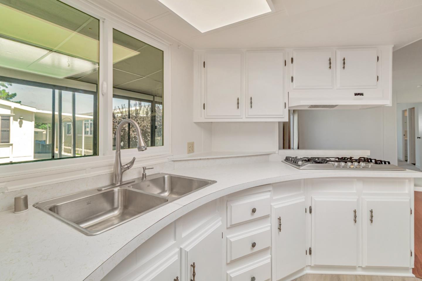 Detail Gallery Image 3 of 9 For 8 Coral Way #8,  Half Moon Bay,  CA 94019 - 2 Beds | 2 Baths