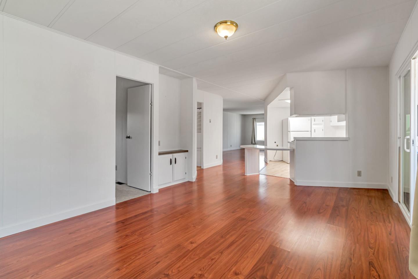 Detail Gallery Image 4 of 9 For 8 Coral Way #8,  Half Moon Bay,  CA 94019 - 2 Beds | 2 Baths