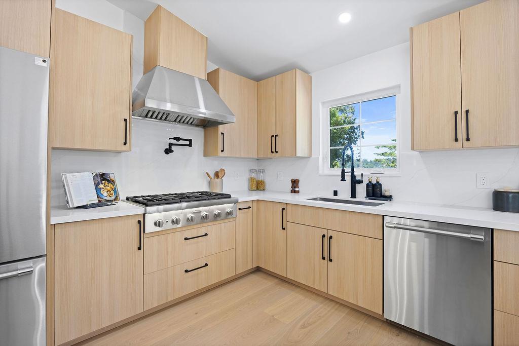 Detail Gallery Image 25 of 80 For 132 Lakeshore Dr, San Mateo,  CA 94402 - 3 Beds | 2/1 Baths