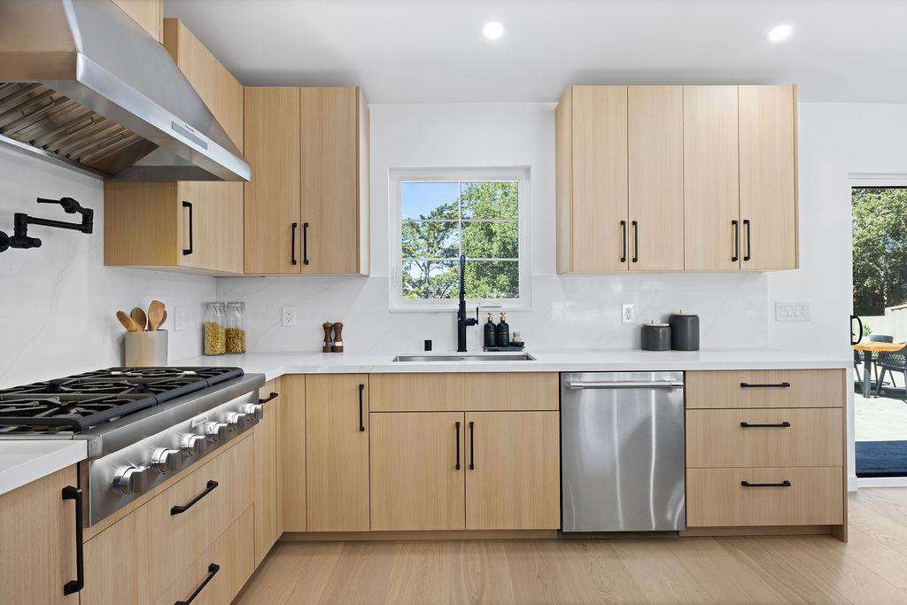 Detail Gallery Image 26 of 80 For 132 Lakeshore Dr, San Mateo,  CA 94402 - 3 Beds | 2/1 Baths