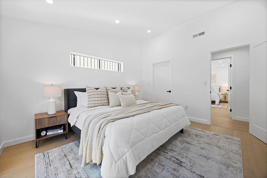 Detail Gallery Image 35 of 80 For 132 Lakeshore Dr, San Mateo,  CA 94402 - 3 Beds | 2/1 Baths